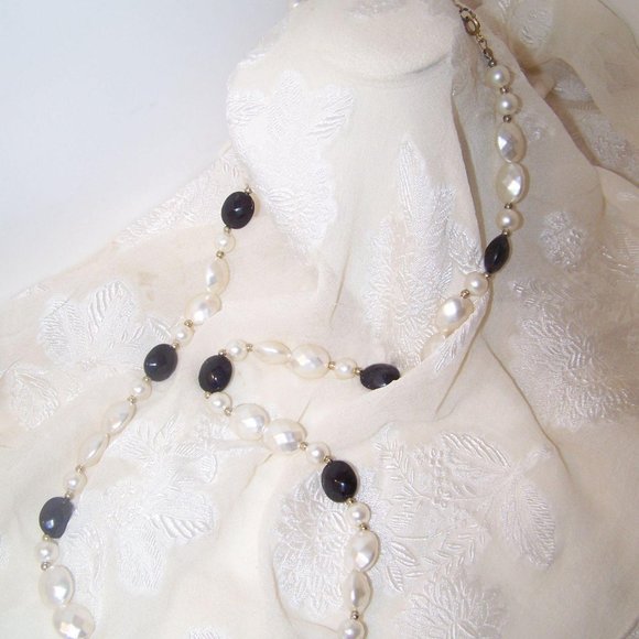 Necklaces-3 Bead Faux Pearl Black-Long GoldTone - Picture 4 of 9